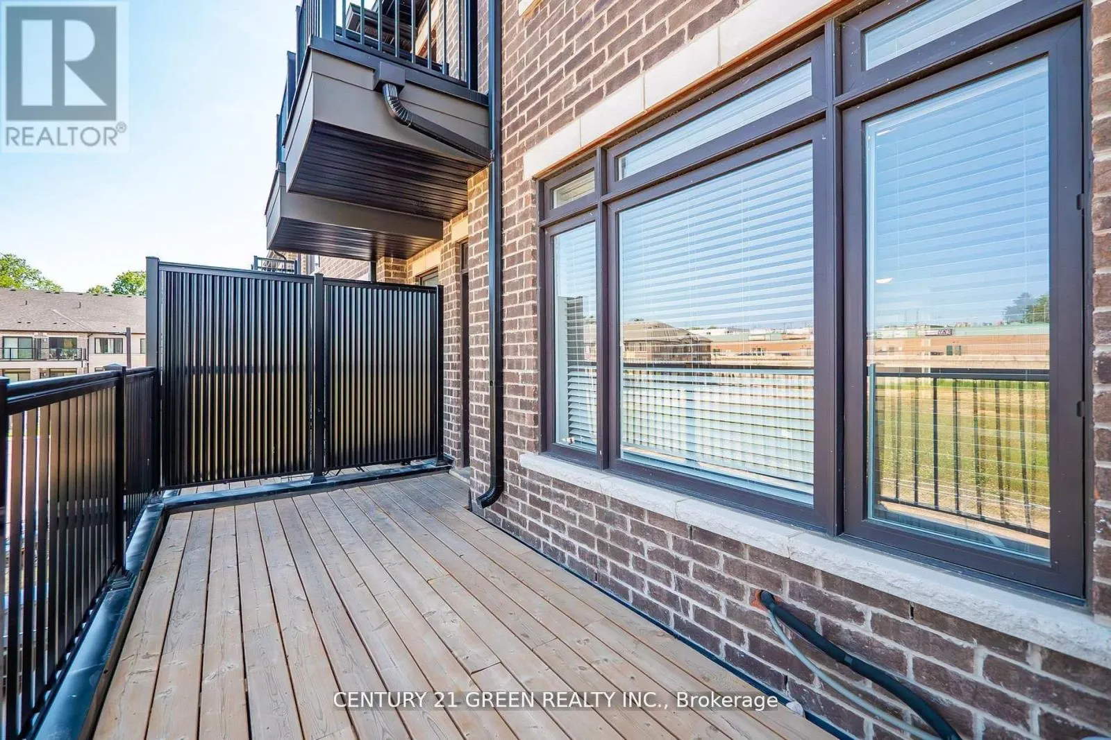 UPPER LEVEL - 104 - 585 COLBORNE STREET