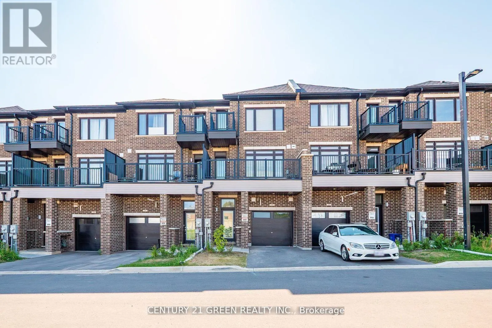 UPPER LEVEL - 104 - 585 COLBORNE STREET