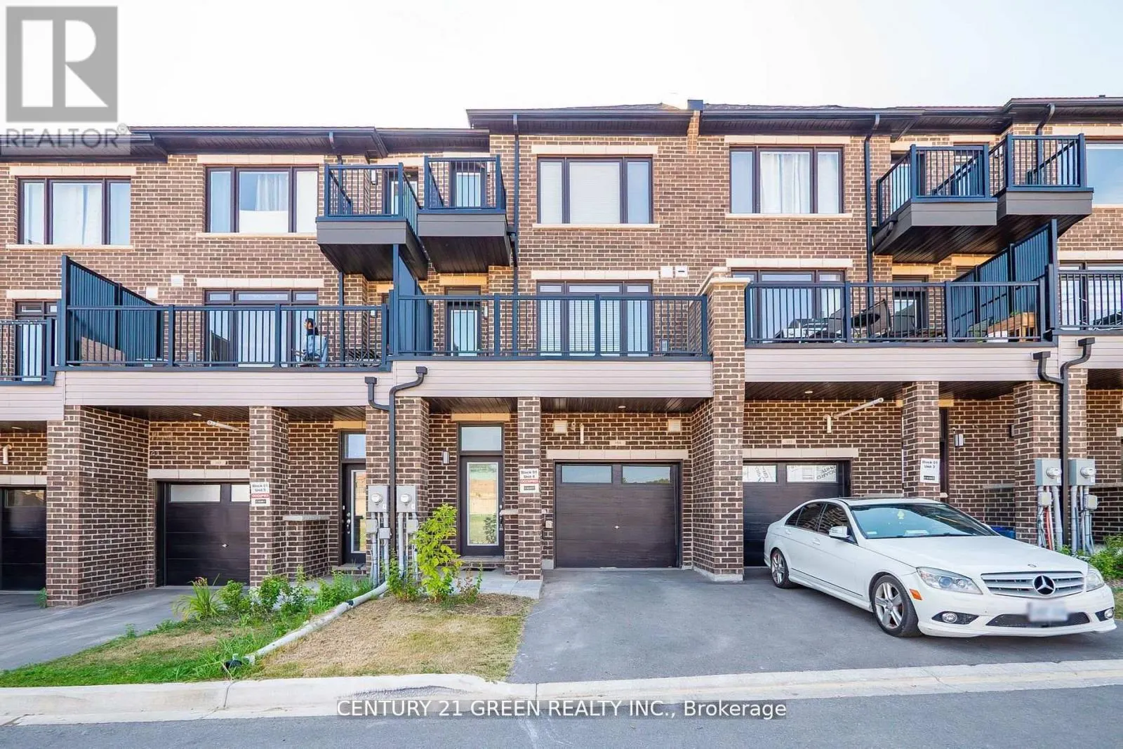 UPPER LEVEL - 104 - 585 COLBORNE STREET