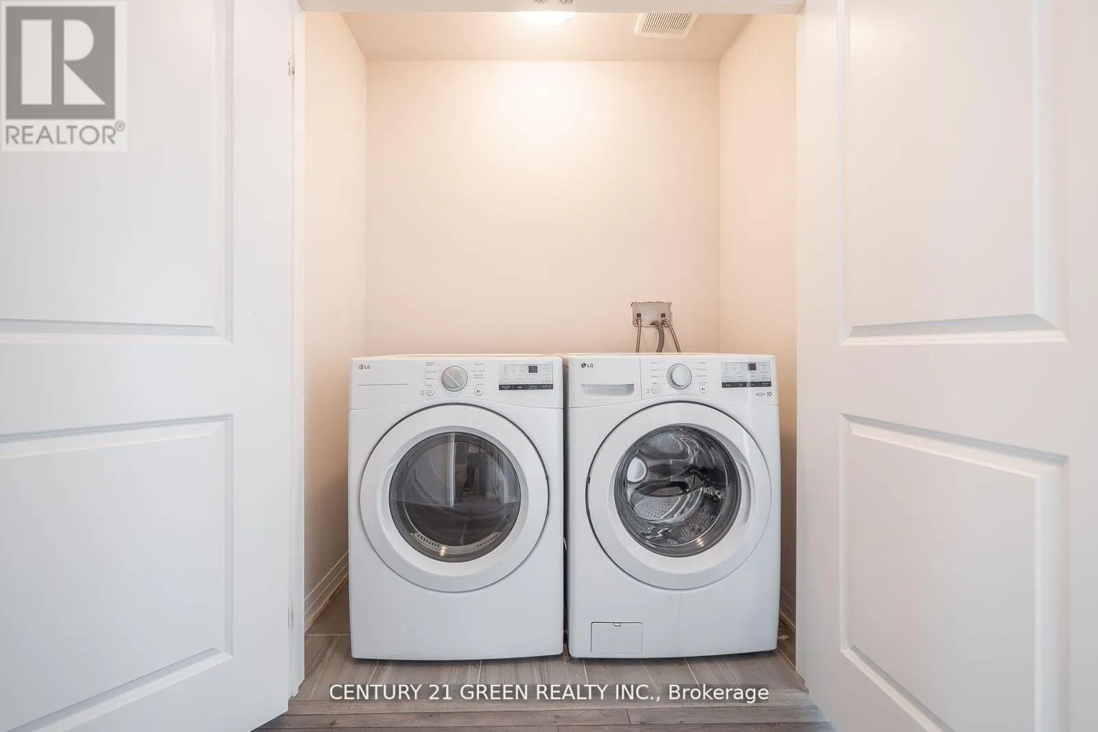 UPPER LEVEL - 104 - 585 COLBORNE STREET