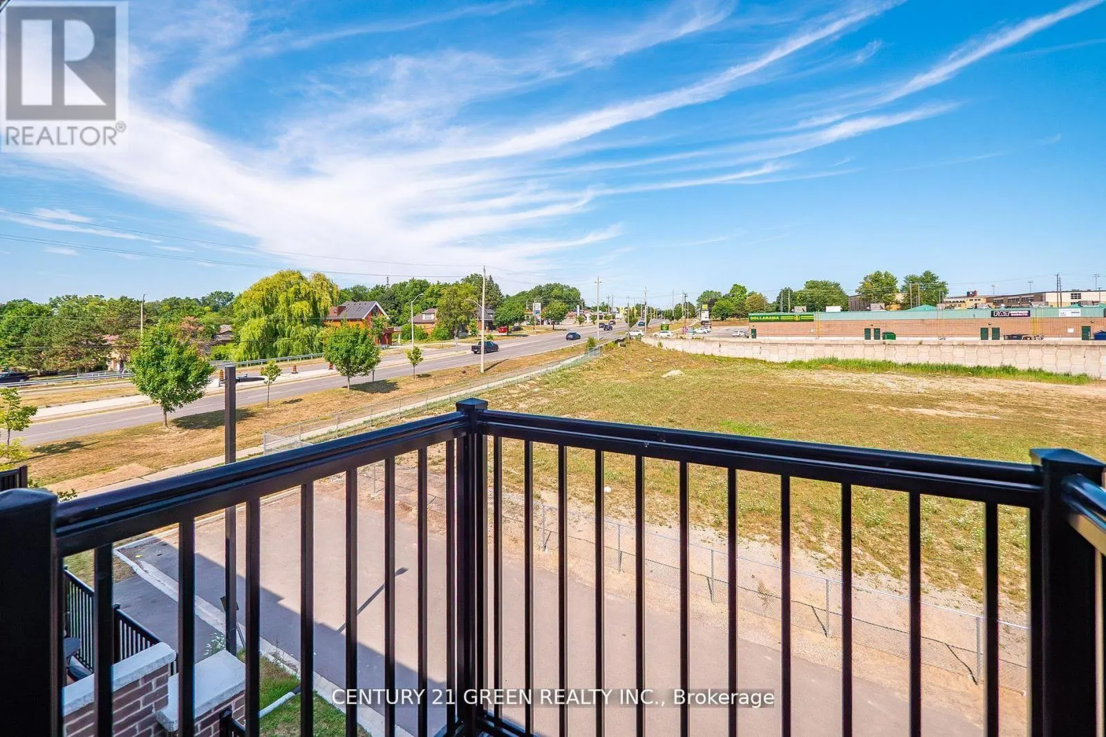 UPPER LEVEL - 104 - 585 COLBORNE STREET