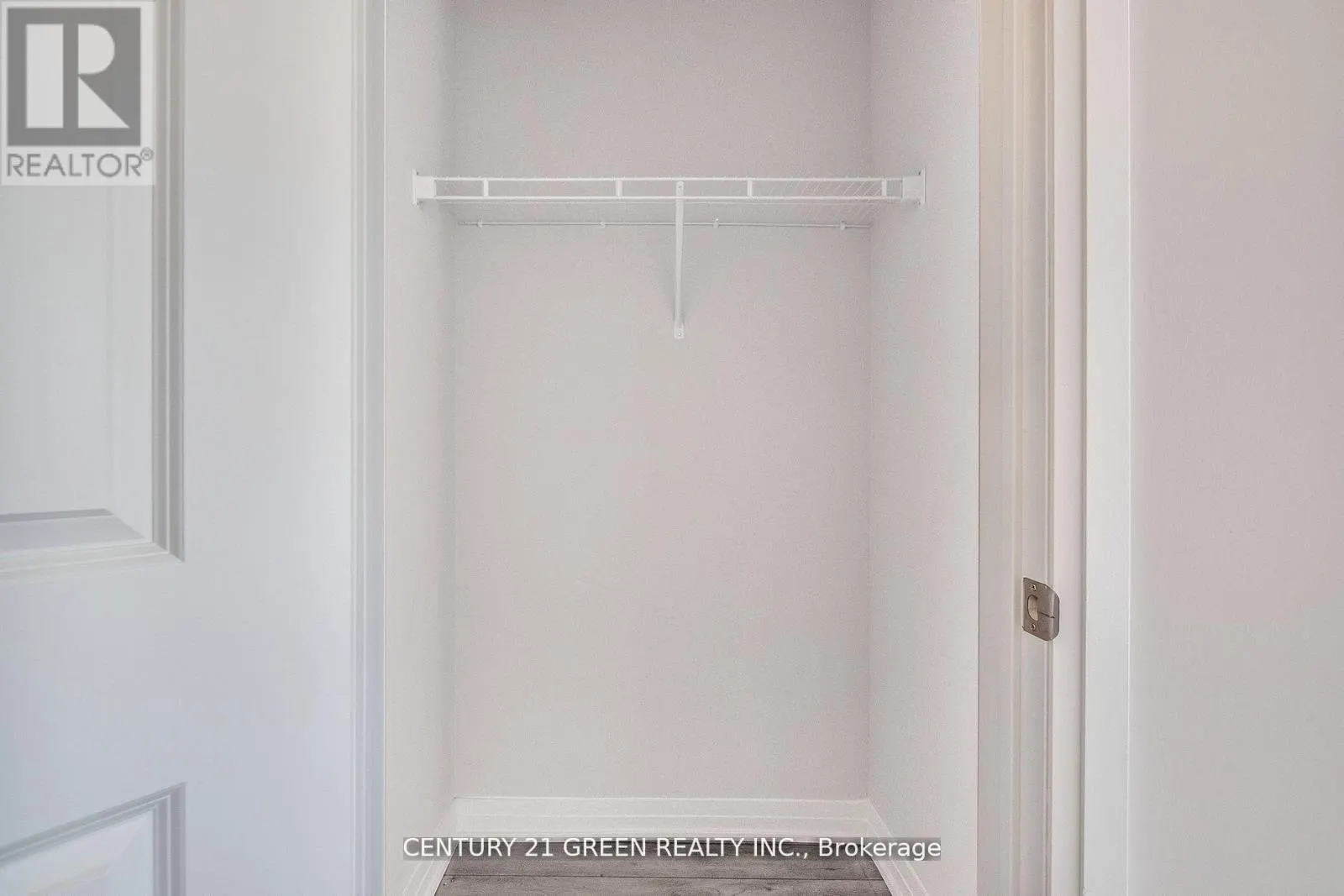 UPPER LEVEL - 104 - 585 COLBORNE STREET