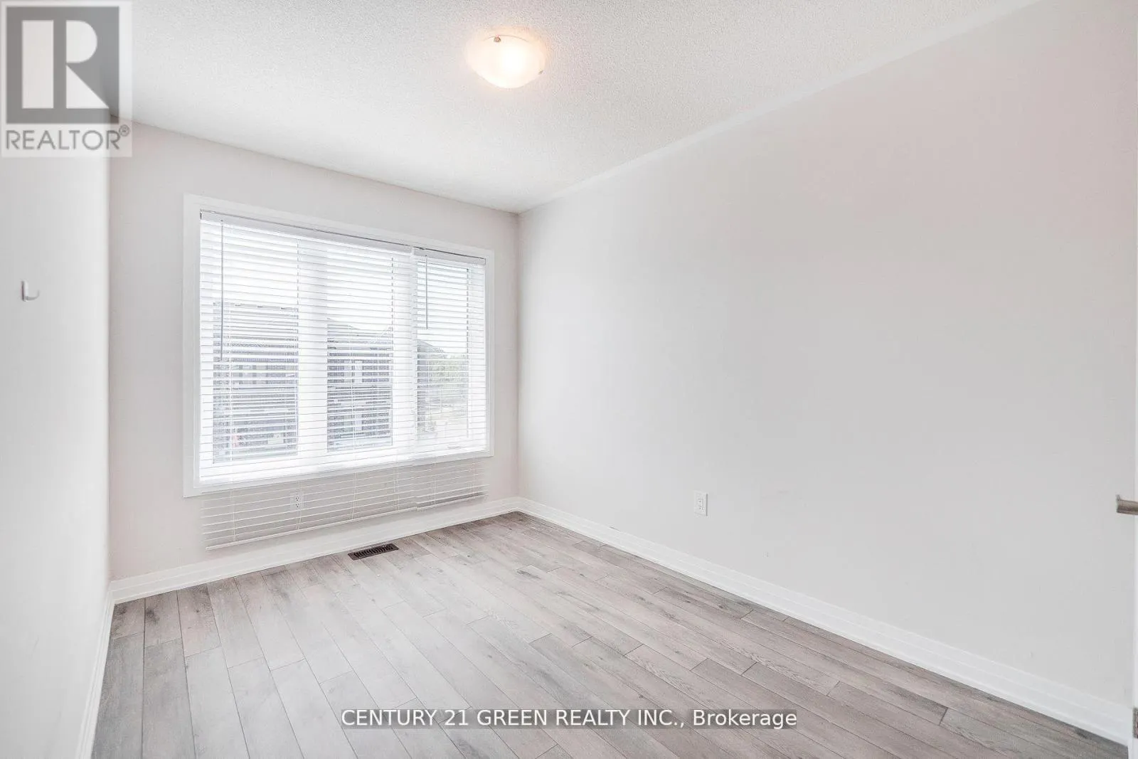 UPPER LEVEL - 104 - 585 COLBORNE STREET