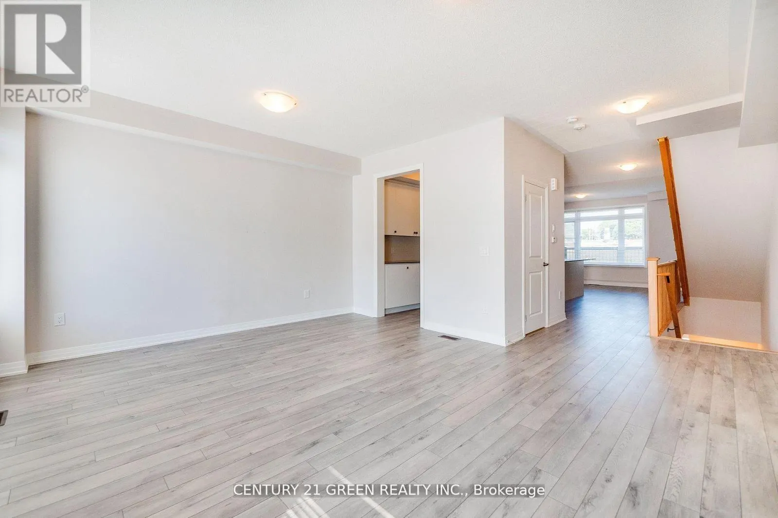 UPPER LEVEL - 104 - 585 COLBORNE STREET