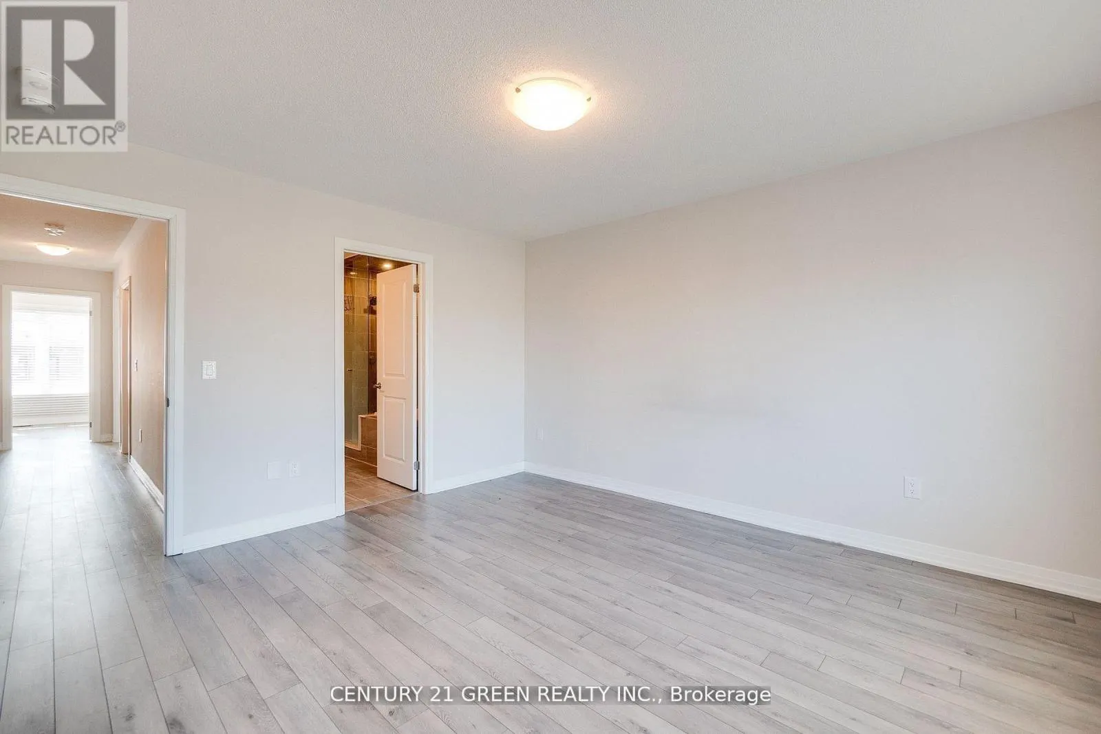 UPPER LEVEL - 104 - 585 COLBORNE STREET