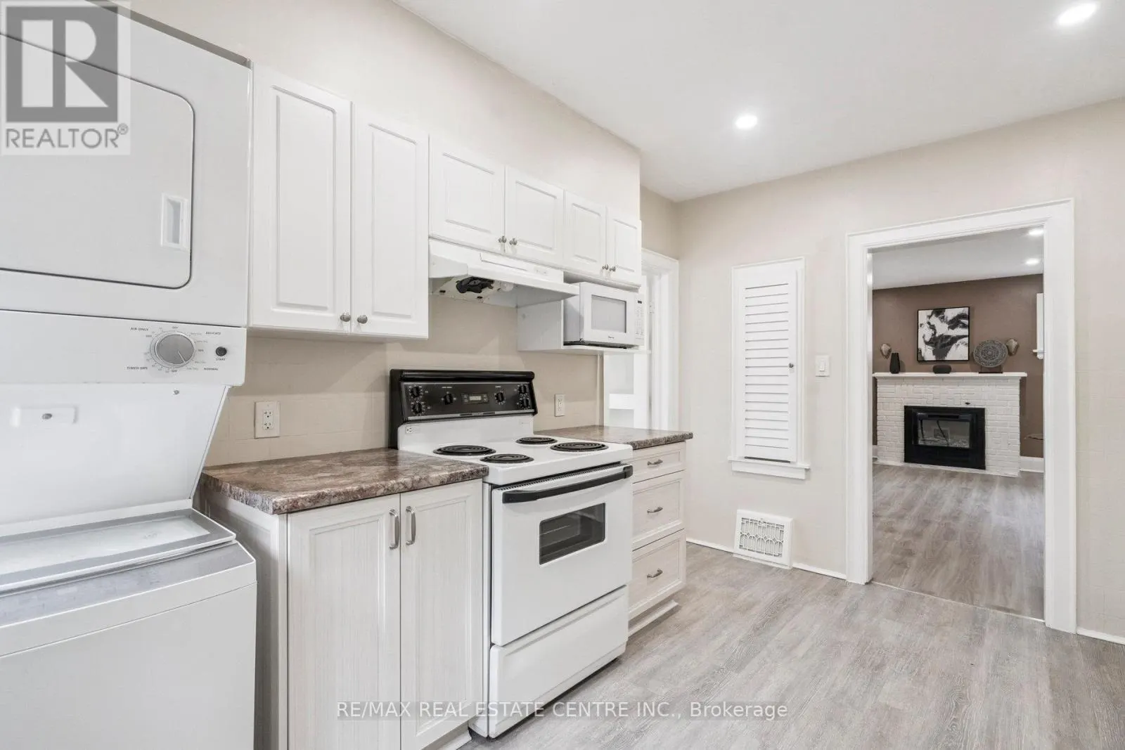 196 SILVERCREEK PARKWAY S