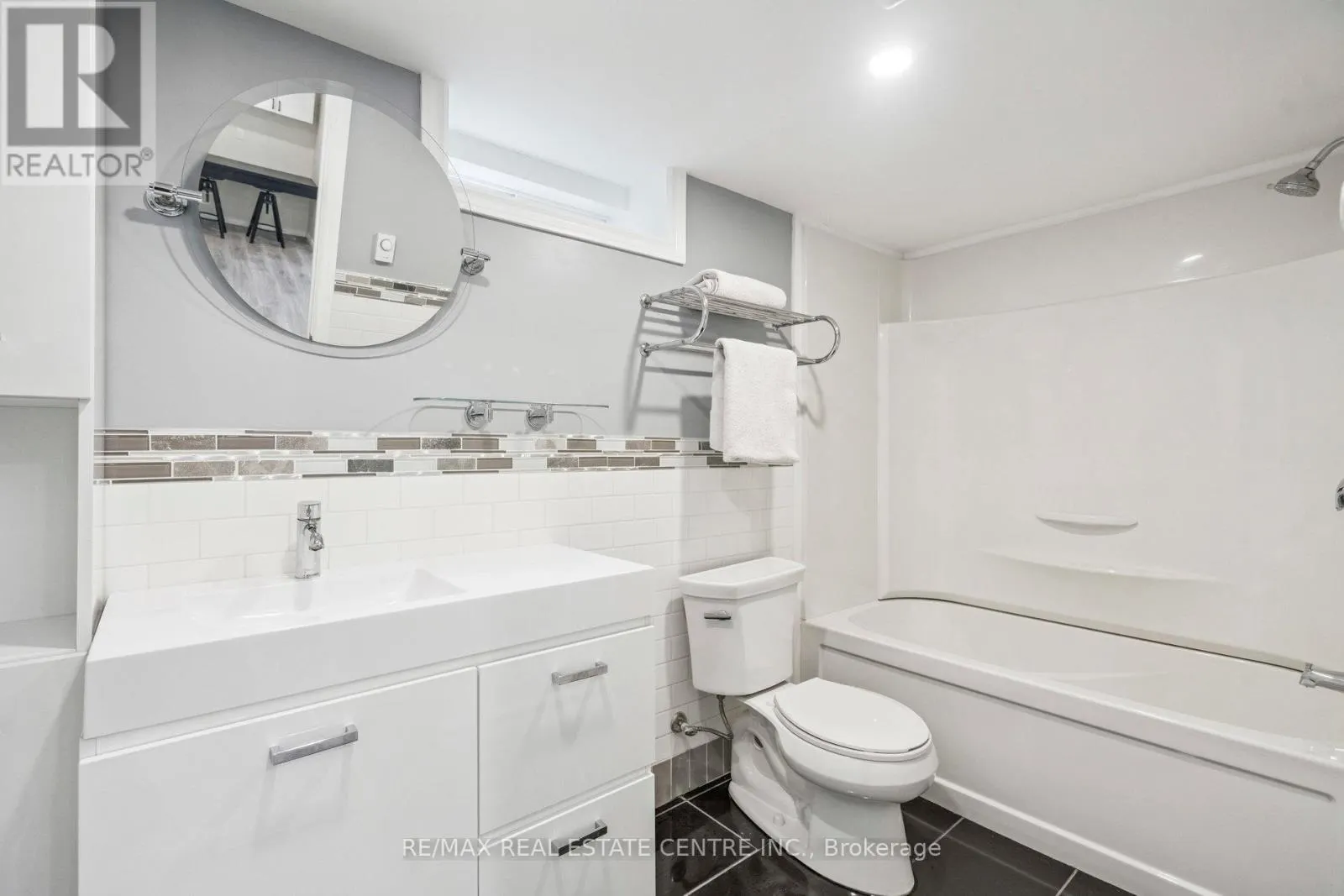 196 SILVERCREEK PARKWAY S