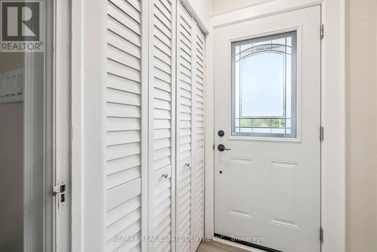 196 SILVERCREEK PARKWAY S