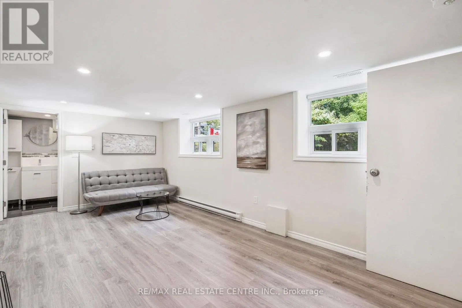 196 SILVERCREEK PARKWAY S