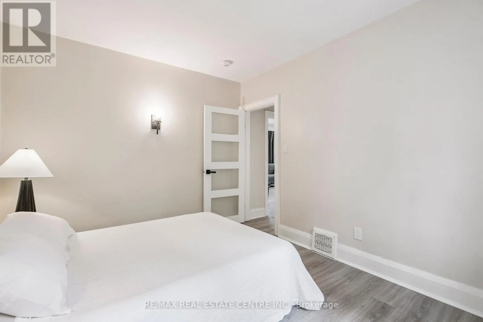 196 SILVERCREEK PARKWAY S