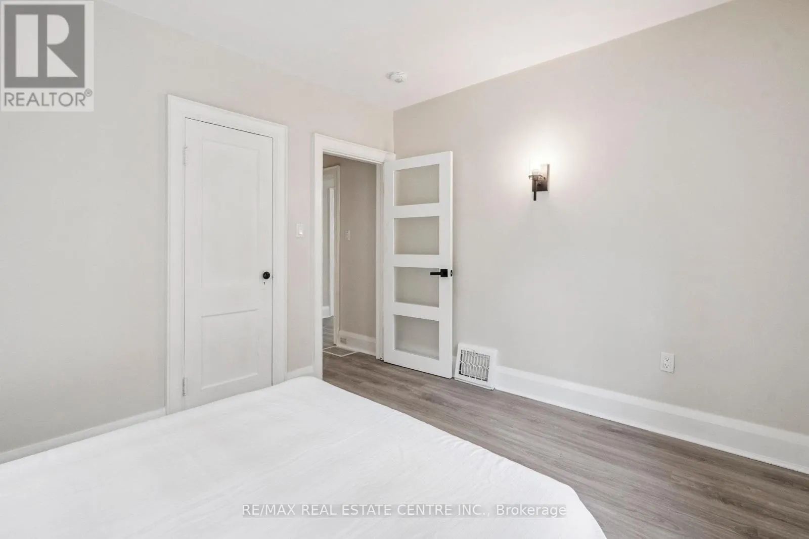 196 SILVERCREEK PARKWAY S