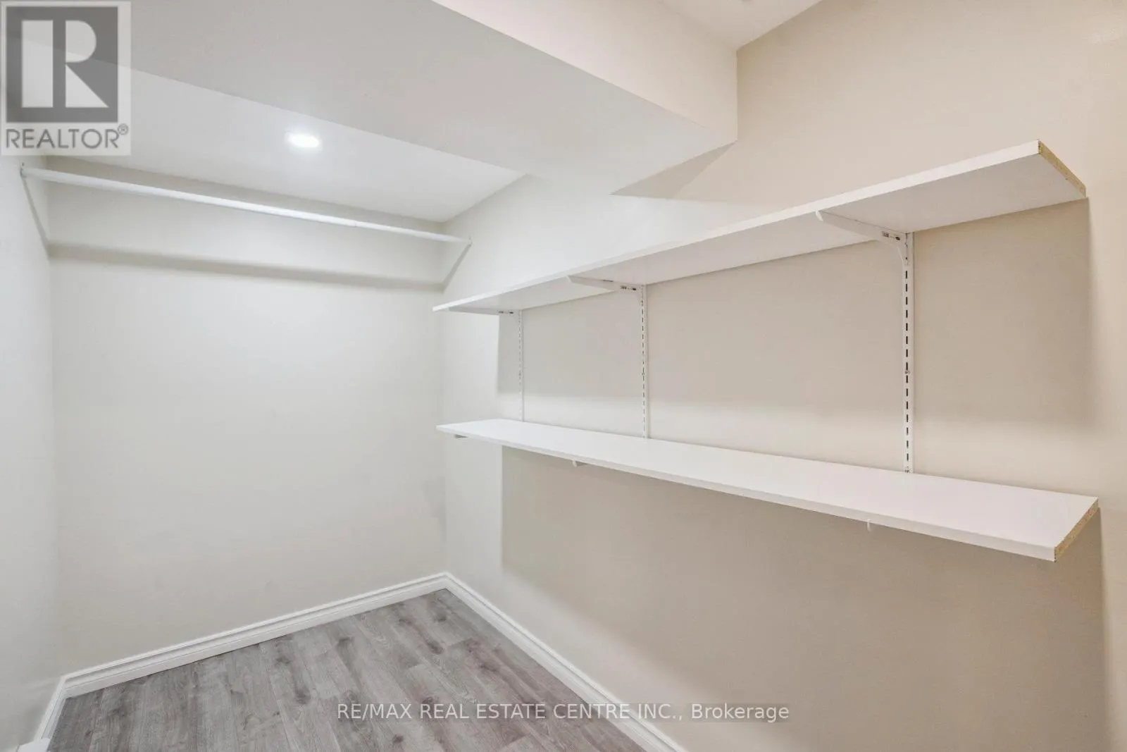 196 SILVERCREEK PARKWAY S