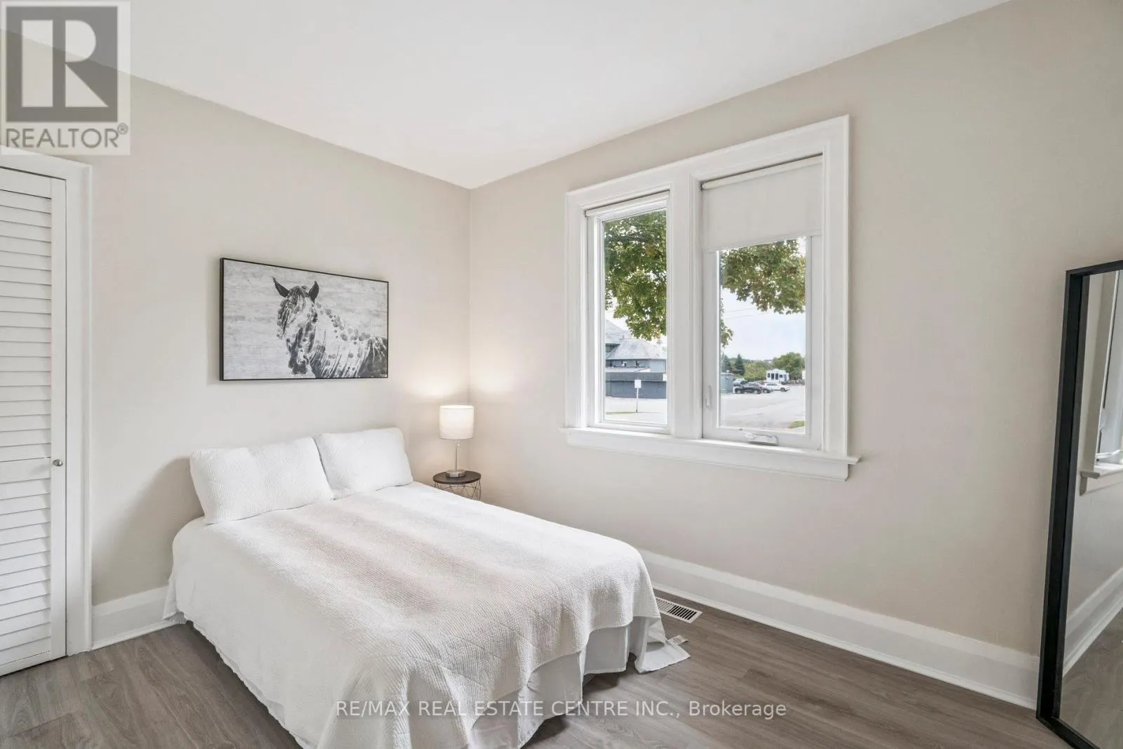 196 SILVERCREEK PARKWAY S