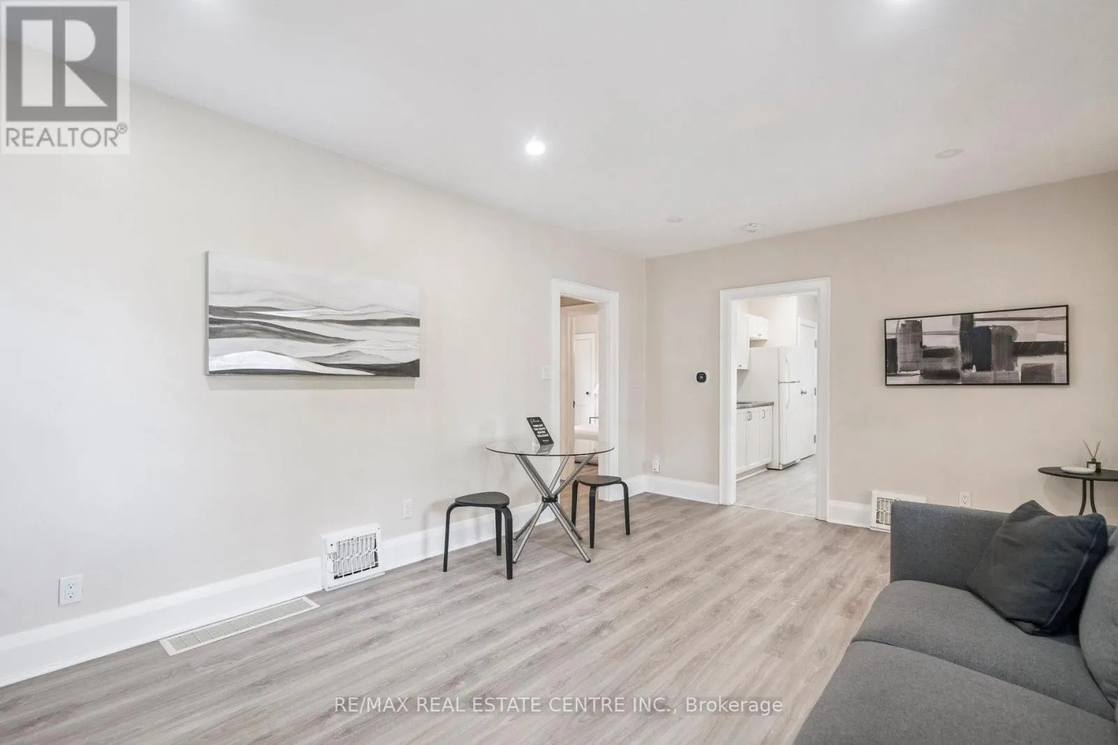 196 SILVERCREEK PARKWAY S