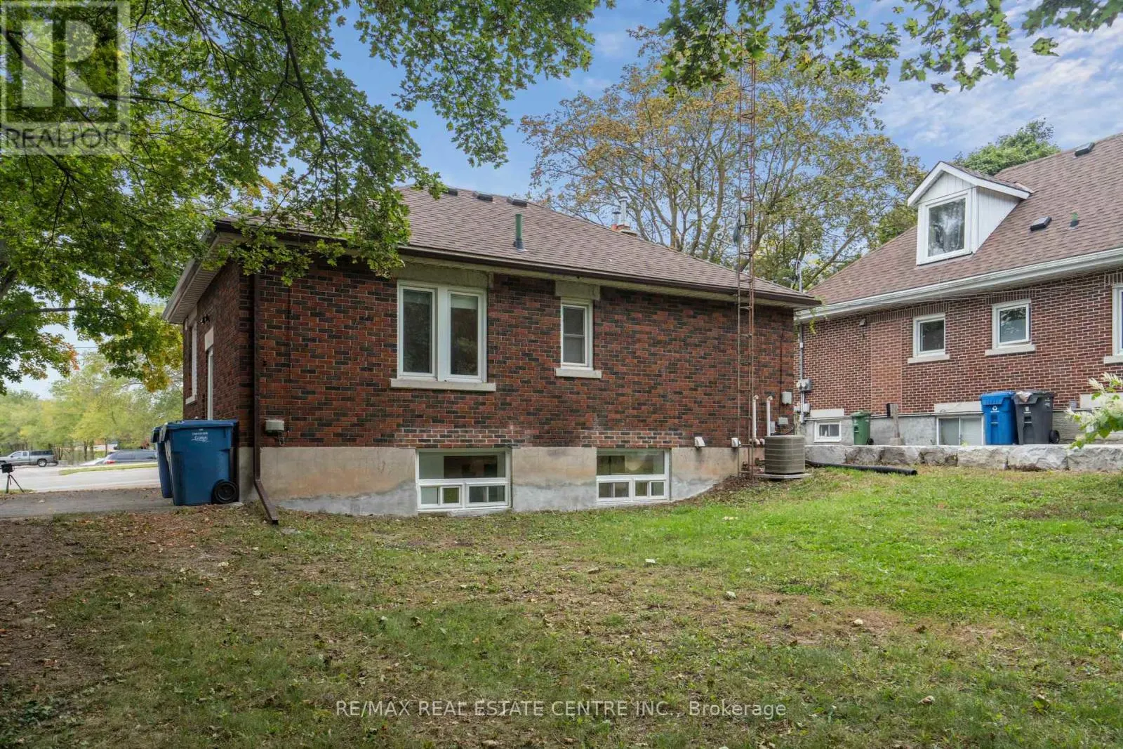 196 SILVERCREEK PARKWAY S