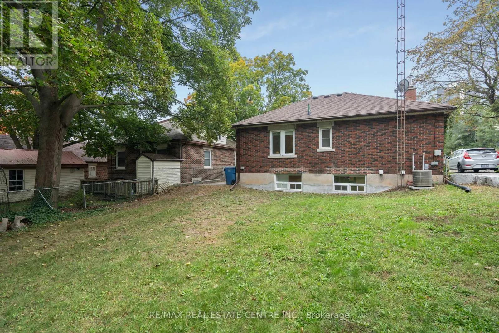 196 SILVERCREEK PARKWAY S