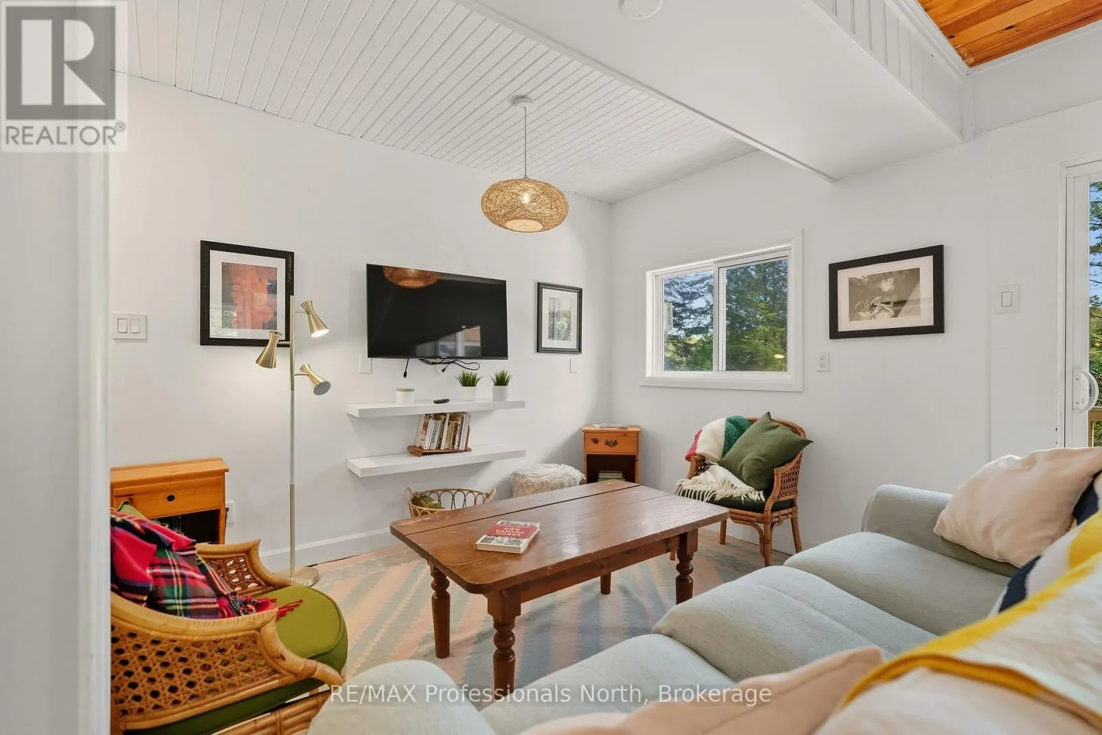 1046 PINE LAKE SHORES PRIVATE ROAD