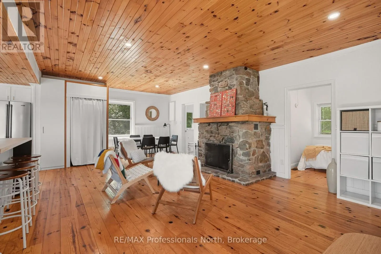 1046 PINE LAKE SHORES PRIVATE ROAD