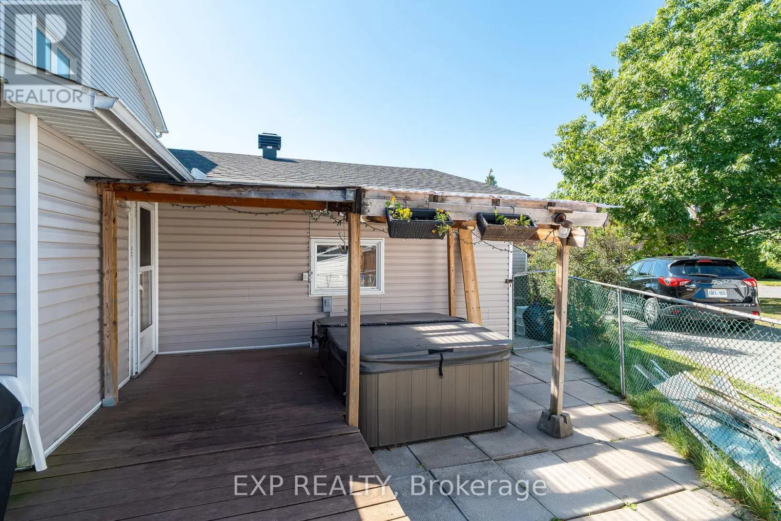 36 KEEWATIN CRESCENT