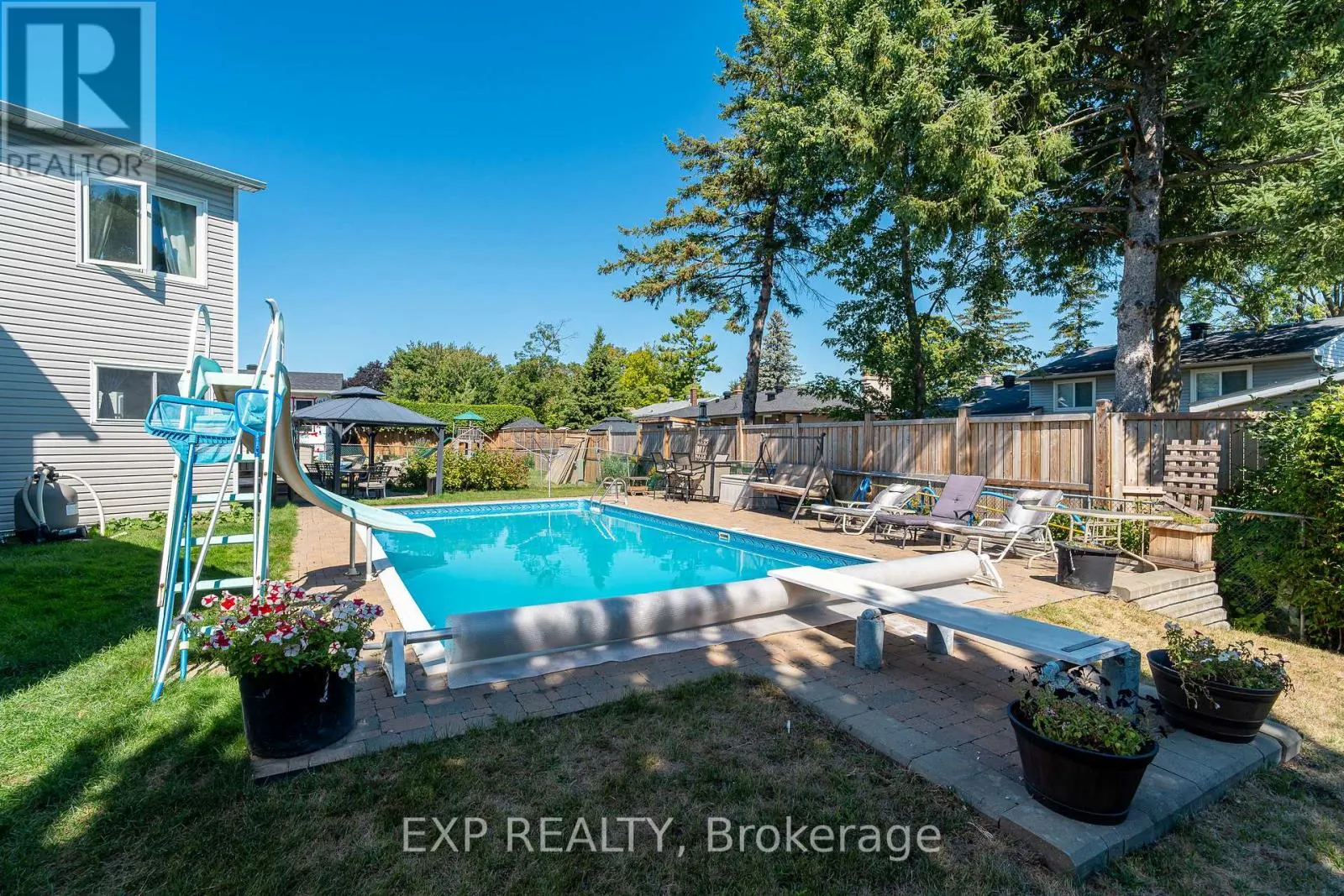 36 KEEWATIN CRESCENT