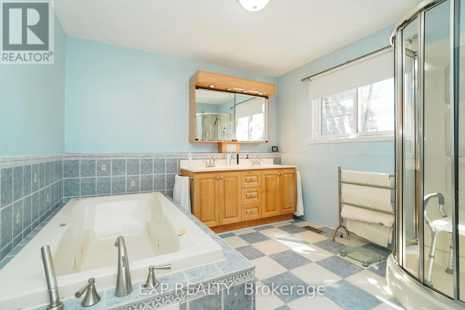 36 KEEWATIN CRESCENT