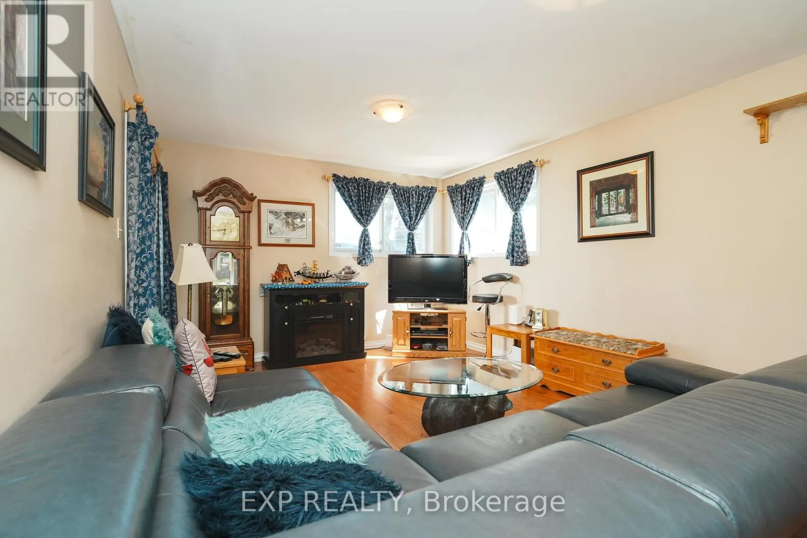 36 KEEWATIN CRESCENT