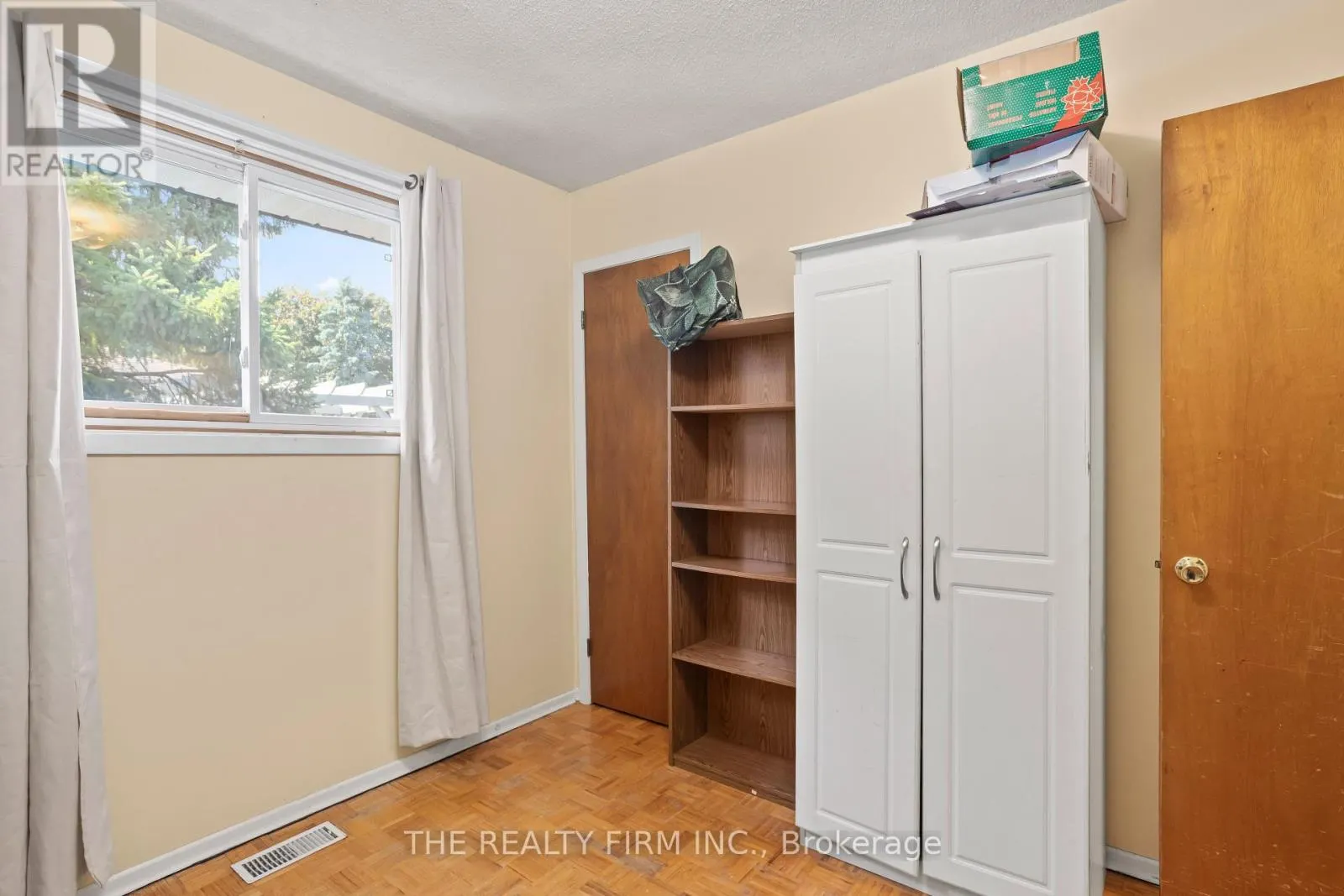 681 LADYBROOK CRESCENT