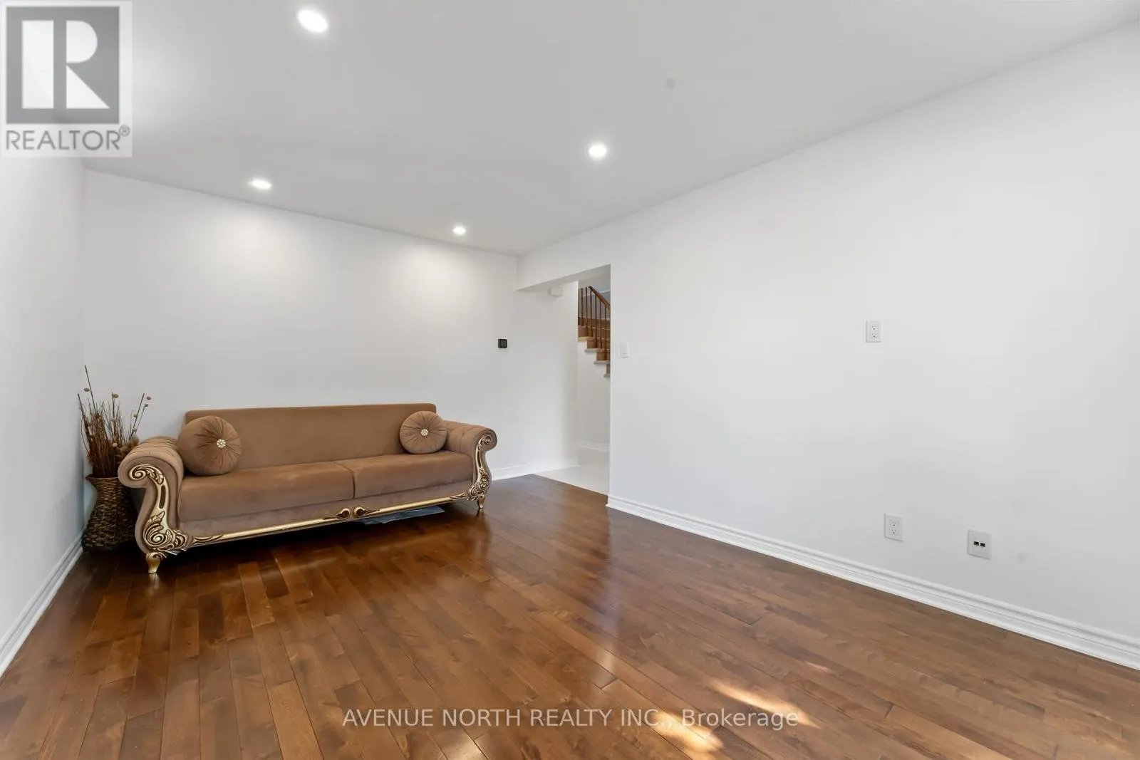 33 SARRAZIN WAY