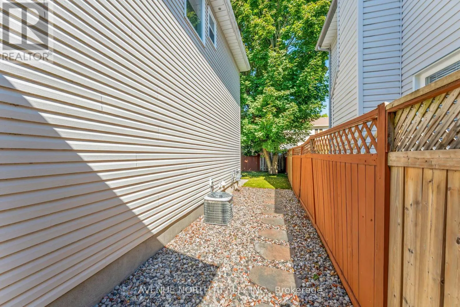 33 SARRAZIN WAY