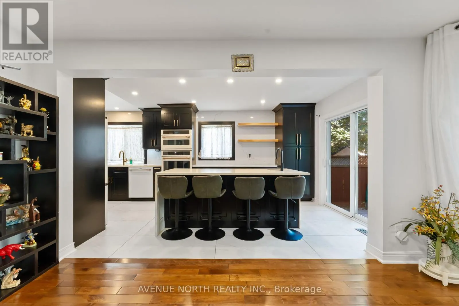 33 SARRAZIN WAY