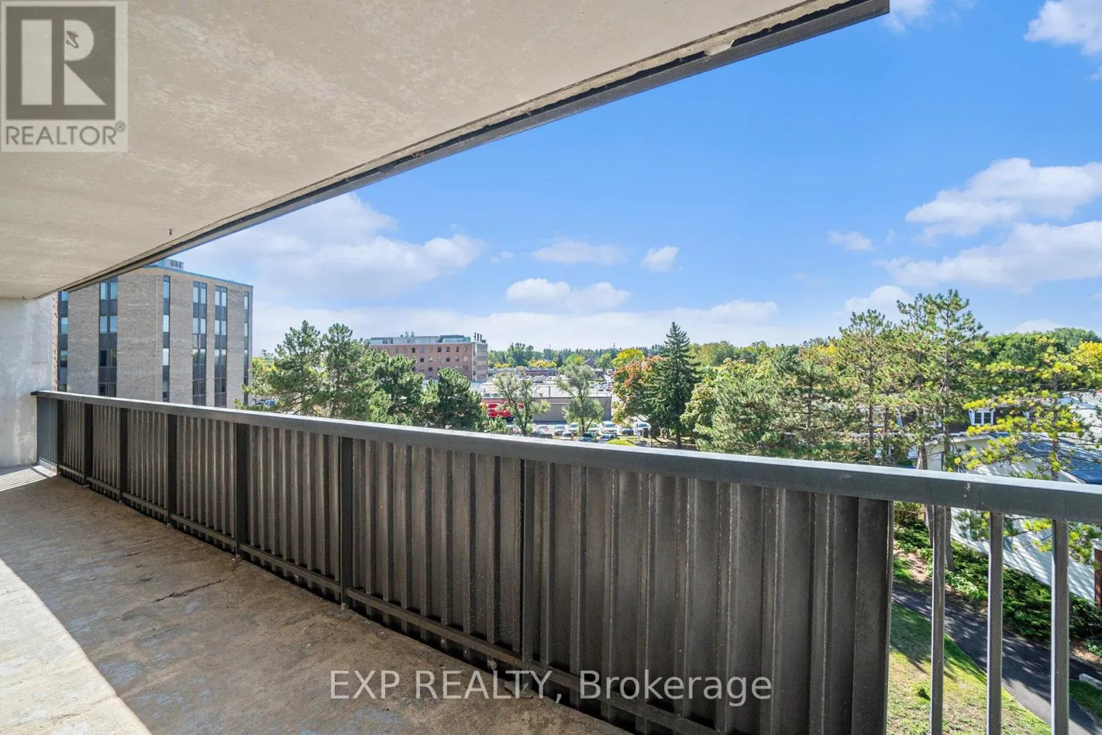408 - 900 DYNES ROAD