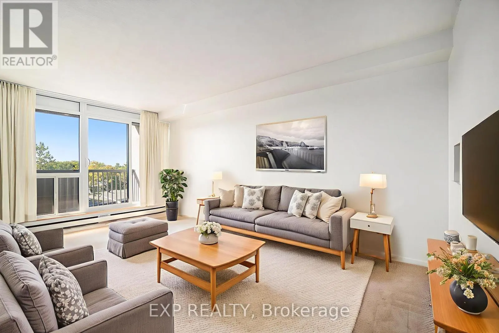 408 - 900 DYNES ROAD