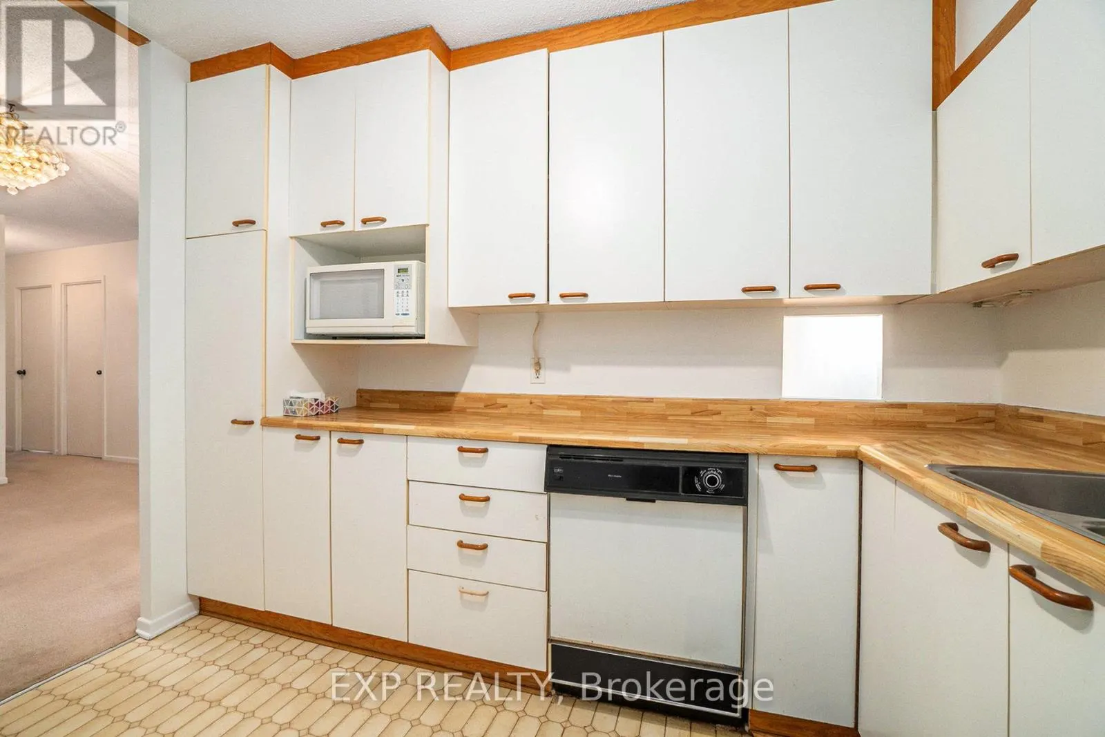 408 - 900 DYNES ROAD