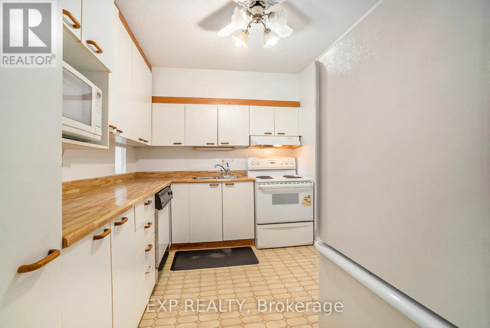 408 - 900 DYNES ROAD