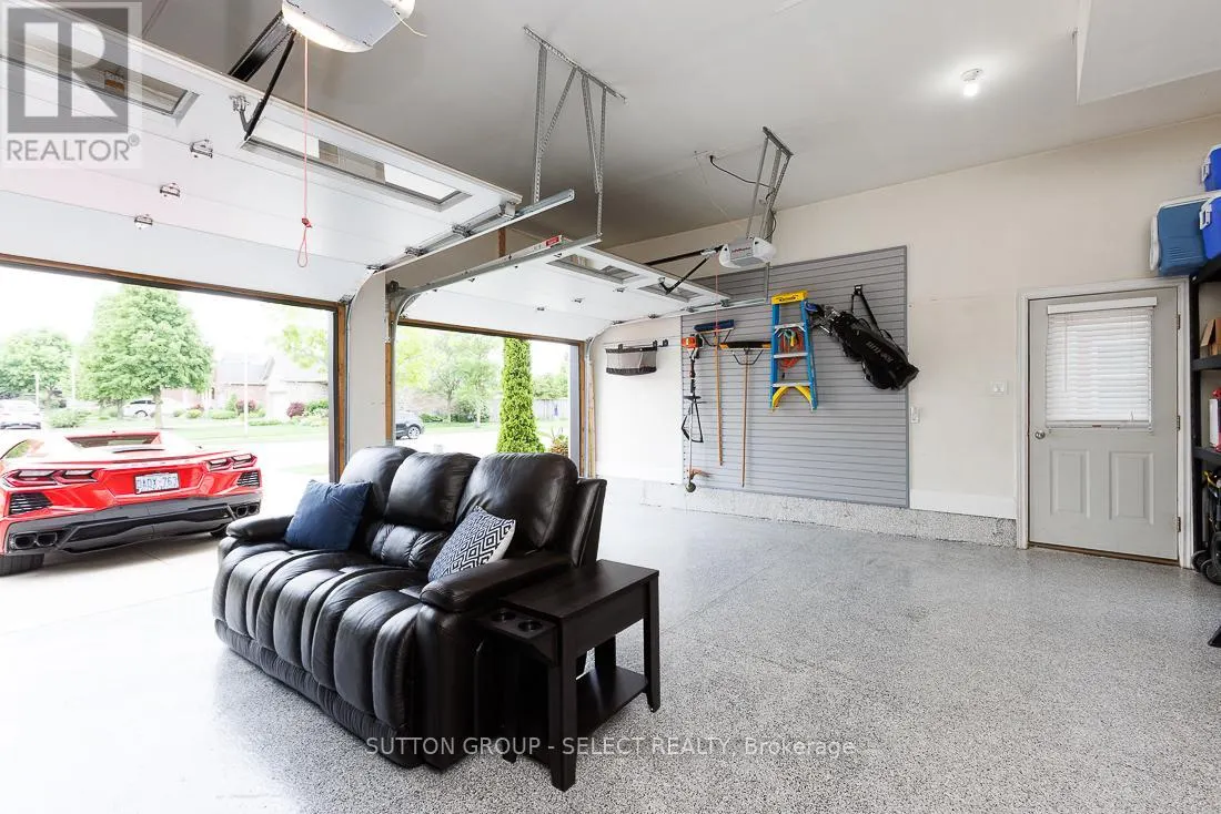 382 PLANE TREE DRIVE