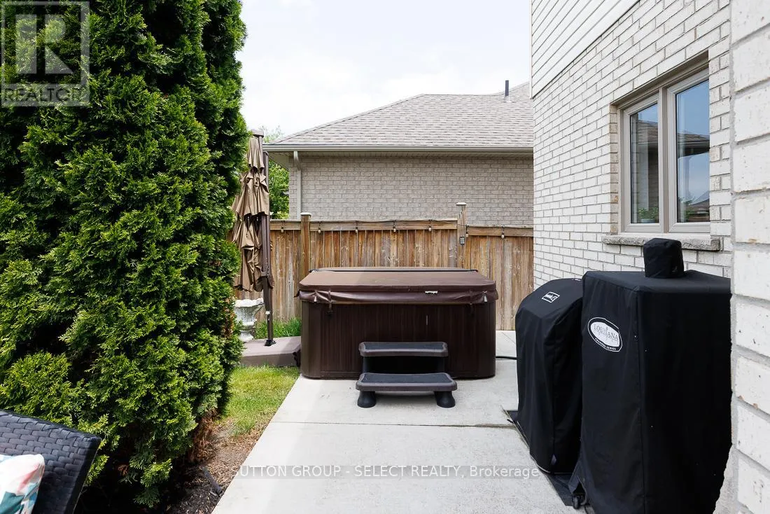 382 PLANE TREE DRIVE