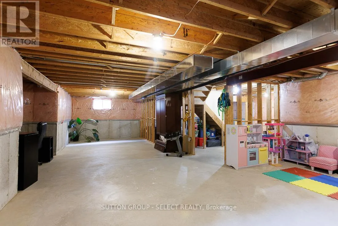 382 PLANE TREE DRIVE