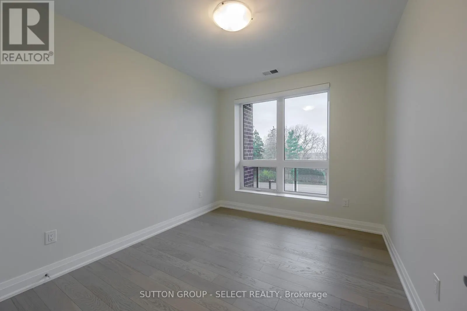 207 - 1975 FOUNTAIN GRASS DRIVE, #207