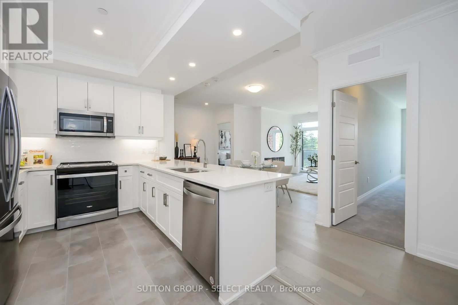 207 - 1975 FOUNTAIN GRASS DRIVE, #207