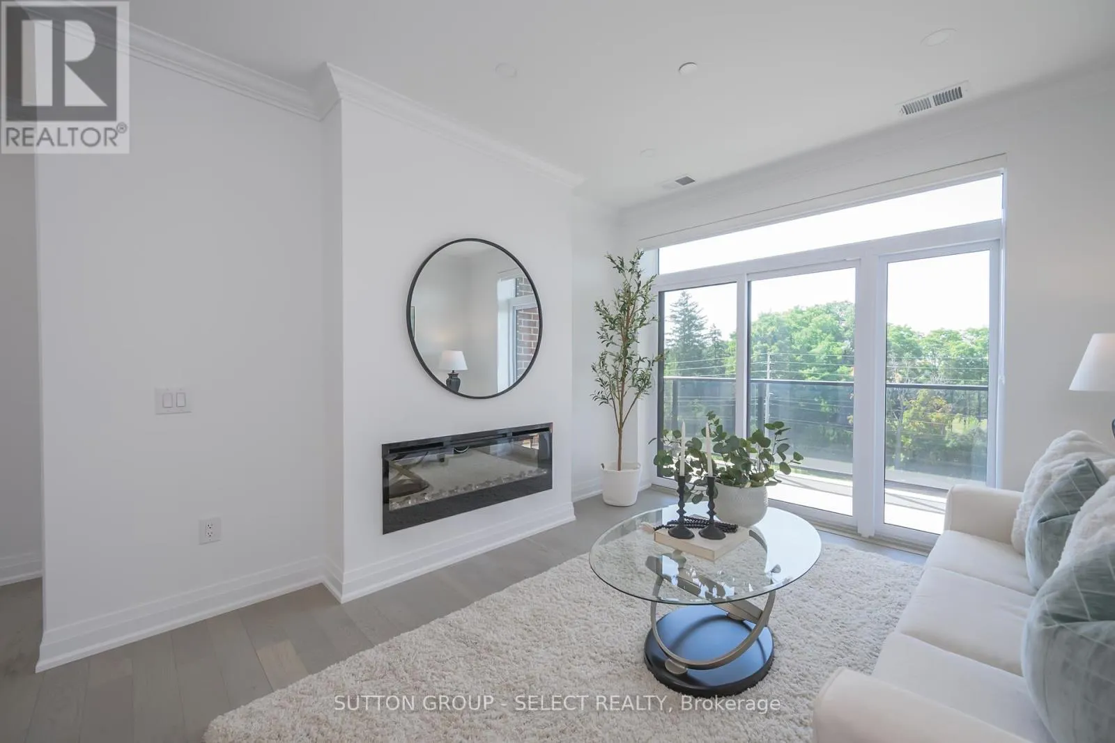 207 - 1975 FOUNTAIN GRASS DRIVE, #207