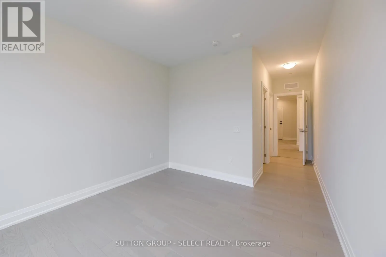 207 - 1975 FOUNTAIN GRASS DRIVE, #207