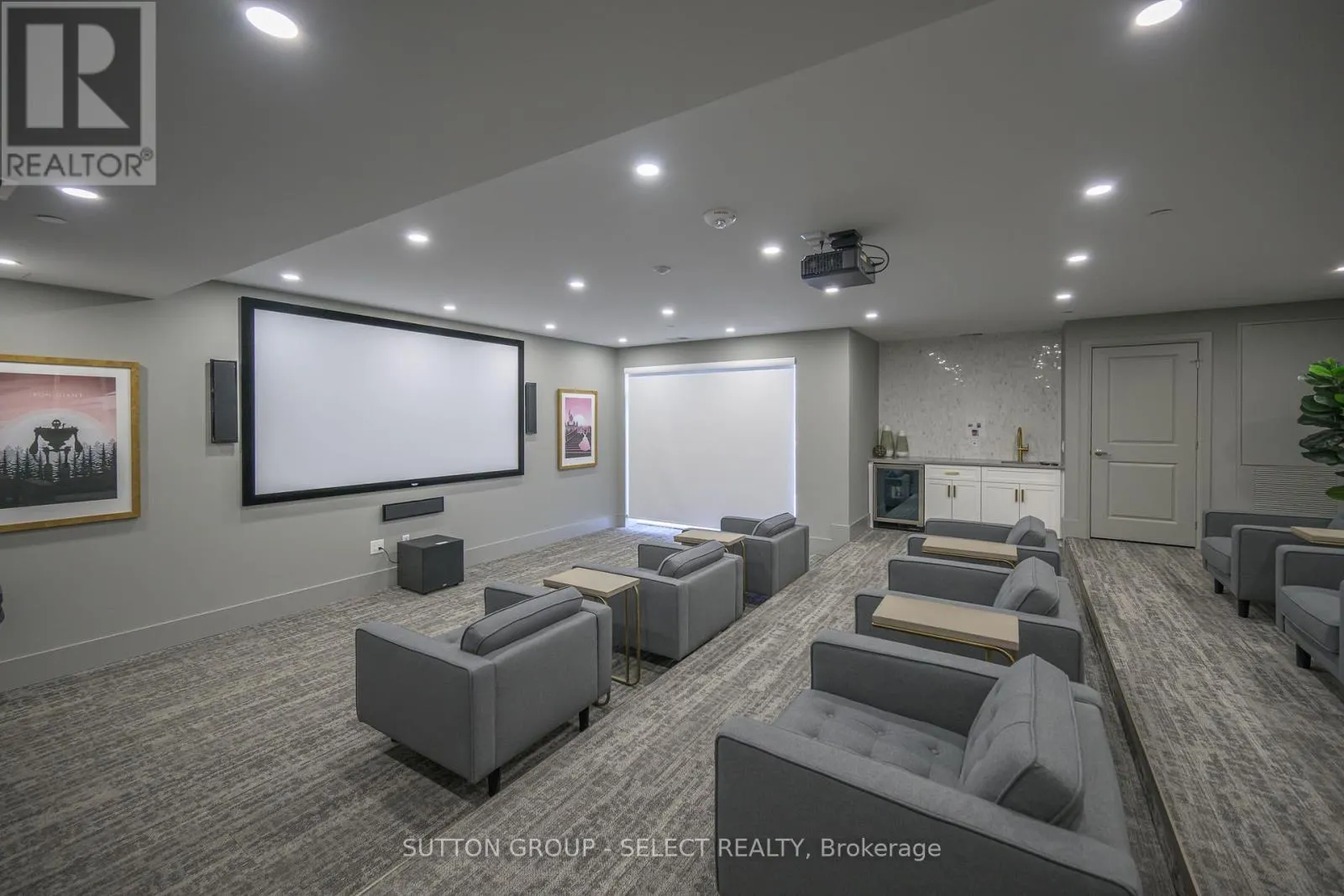207 - 1975 FOUNTAIN GRASS DRIVE, #207
