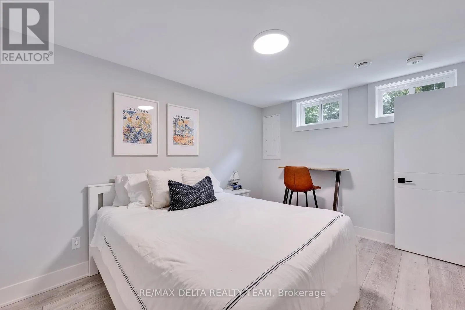 2556 GRAVELLE CRESCENT