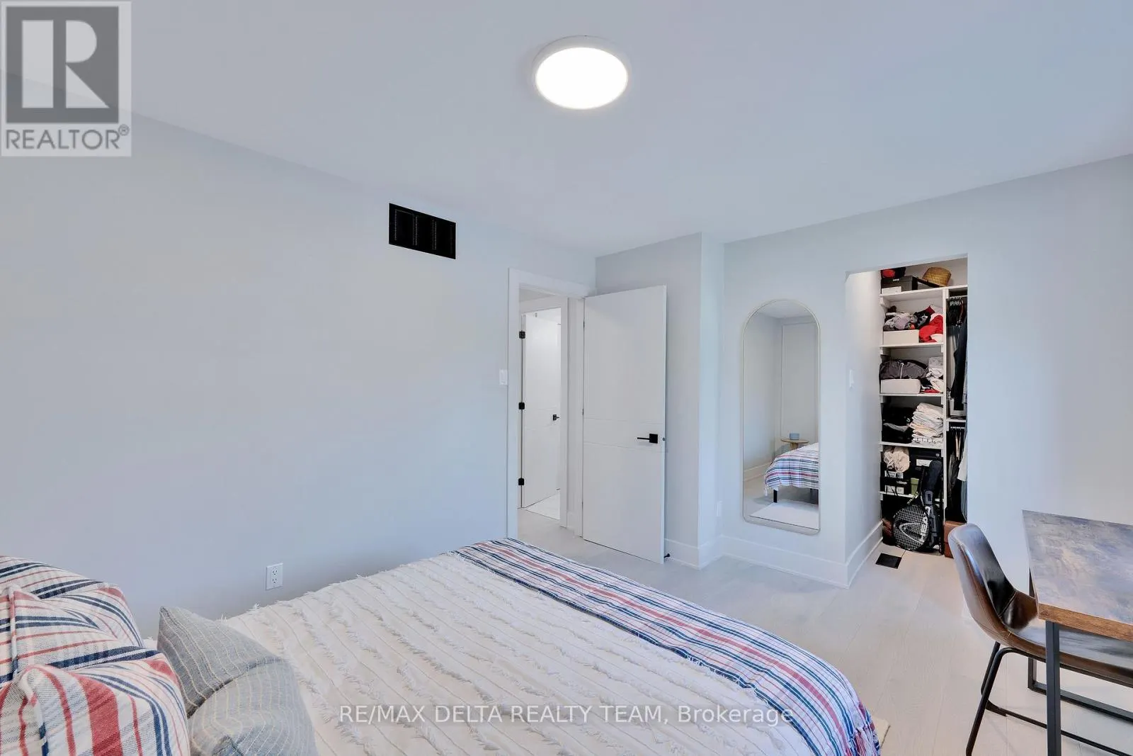 2556 GRAVELLE CRESCENT