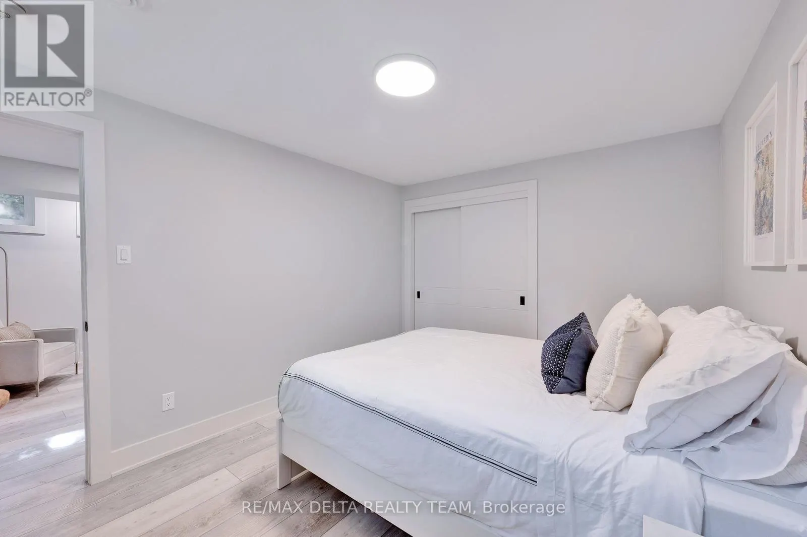 2556 GRAVELLE CRESCENT