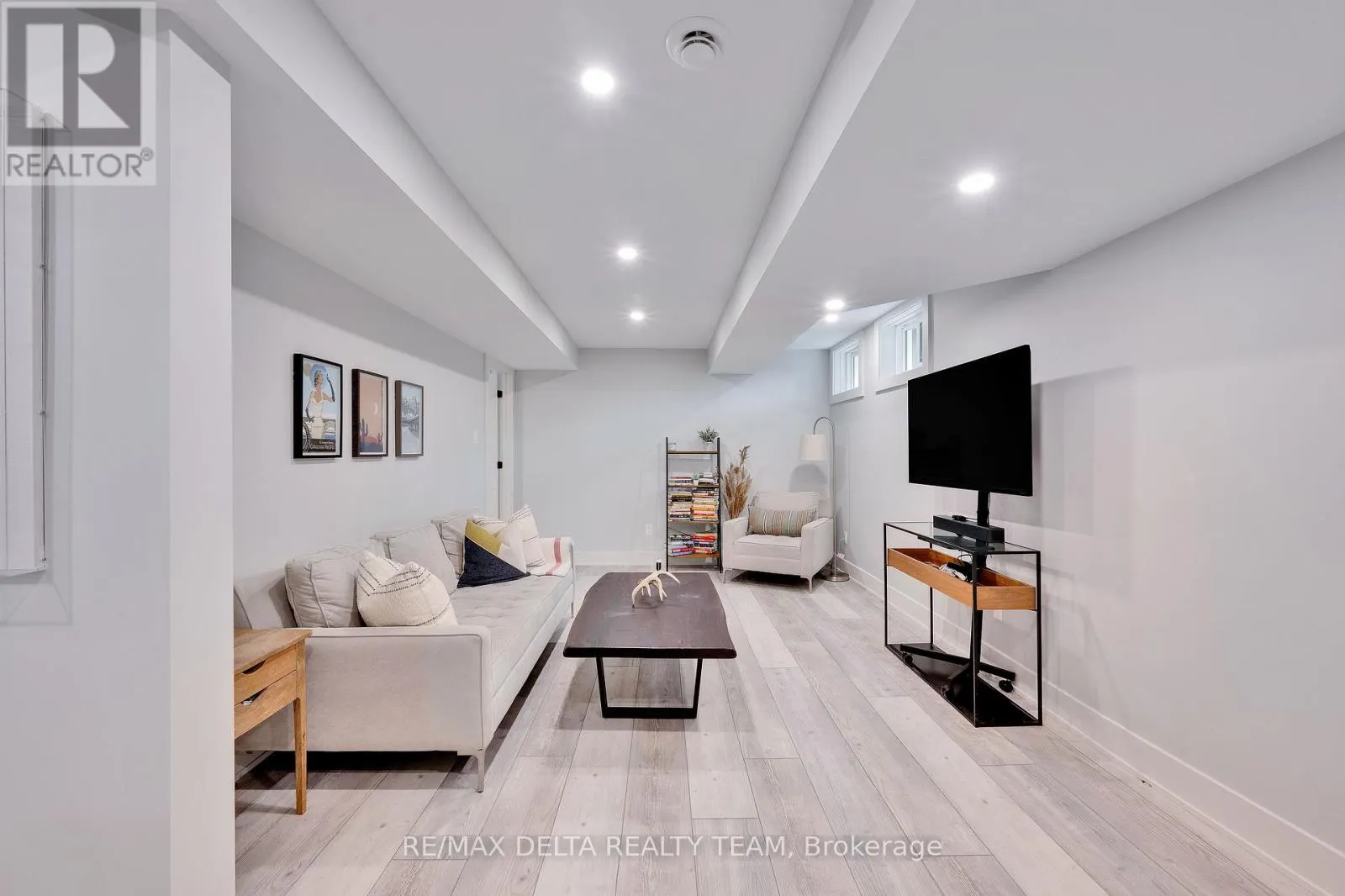 2556 GRAVELLE CRESCENT