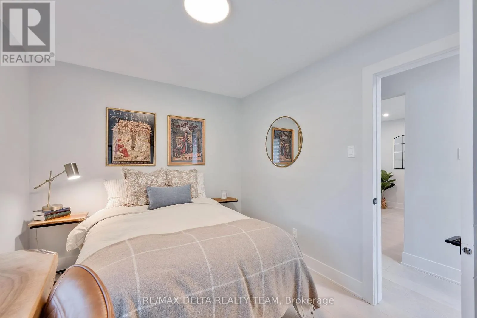 2556 GRAVELLE CRESCENT