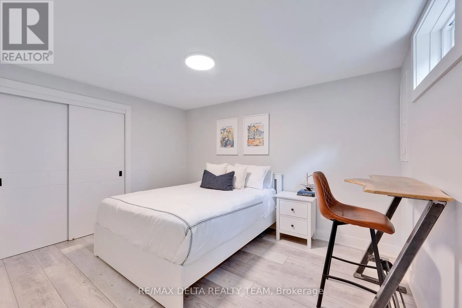 2556 GRAVELLE CRESCENT