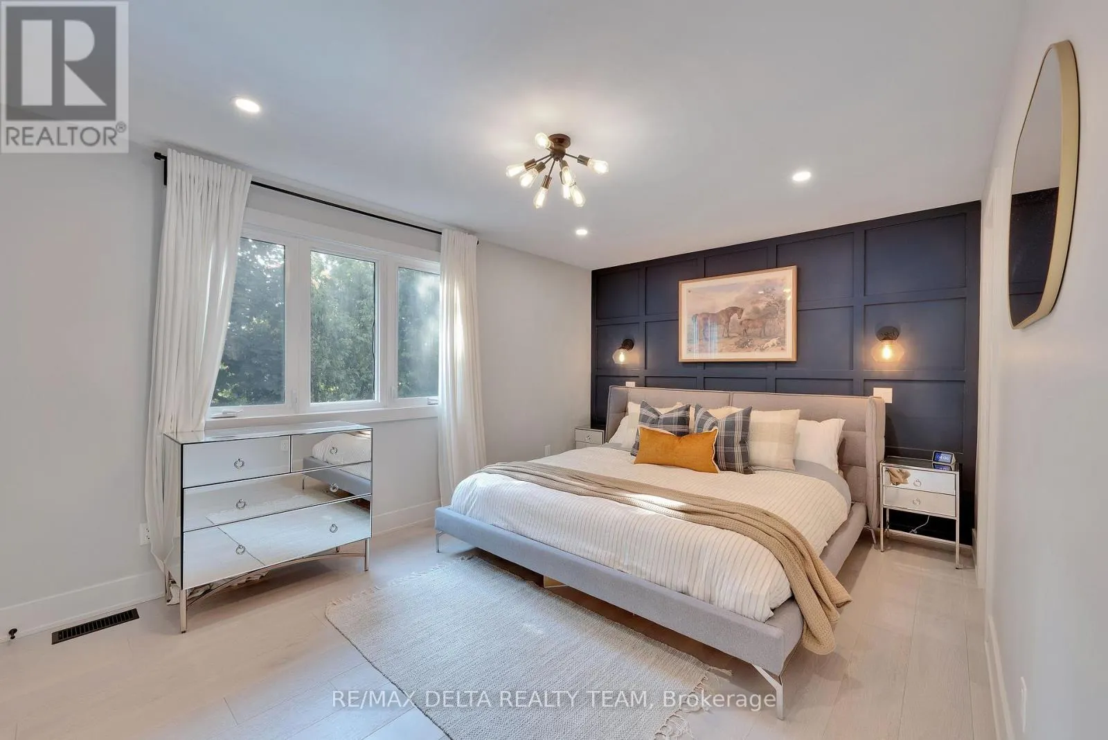 2556 GRAVELLE CRESCENT