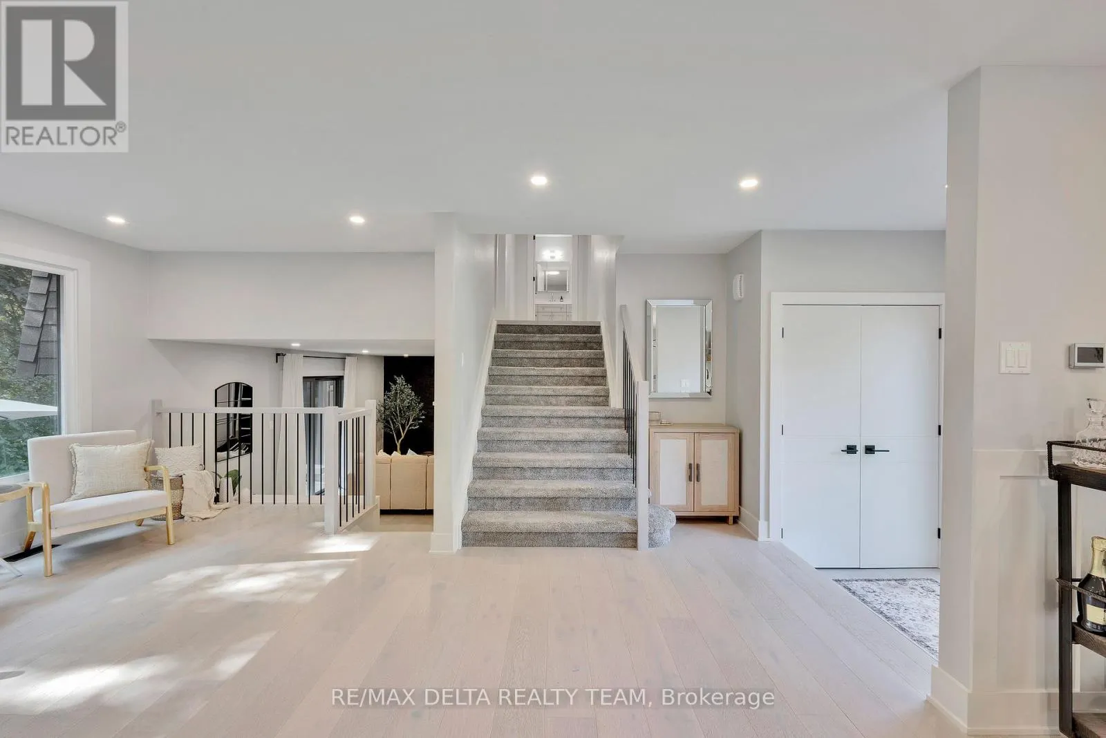 2556 GRAVELLE CRESCENT